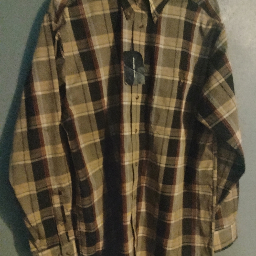 Round Tree Button Up - Picture 6 of 8